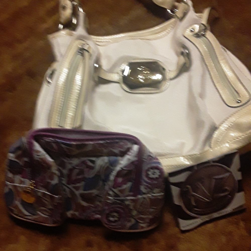 ❤NWT - Cream color purse with Cosmetic Case - Picture 6 of 14